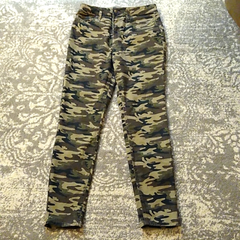 Junior's size 9 high rise skinny camo pants